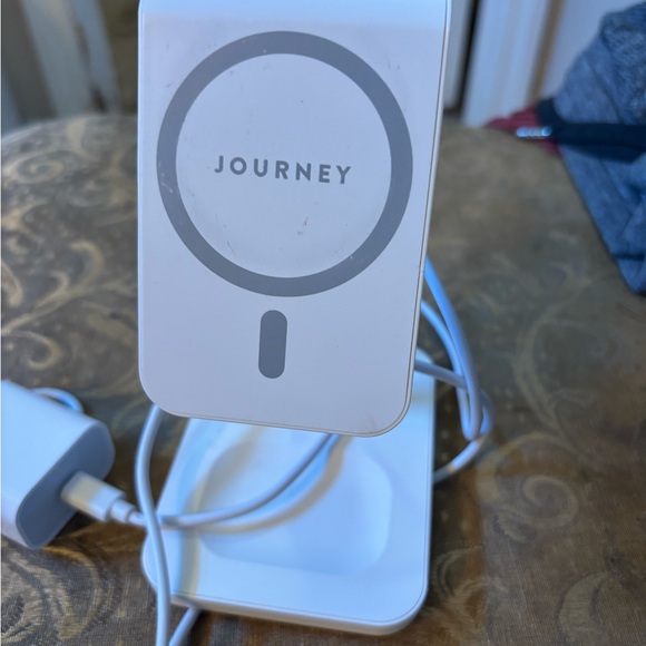 Max Guard 15W Wireless Charging Pad with Stand - Picture 2 of 3